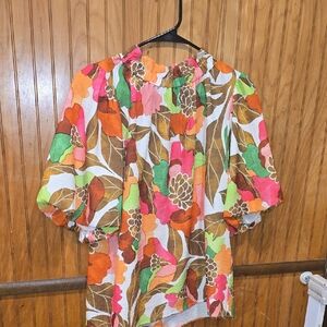 NWT Bohemian-Style Blouse featuring a vibrant abstract floral Print Size Medium